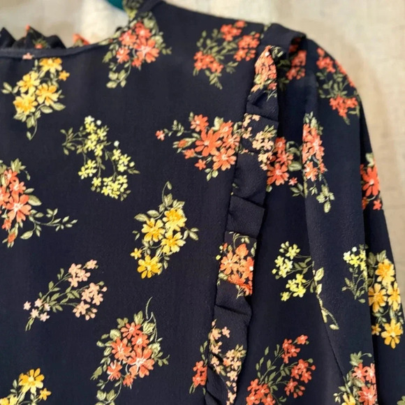 Status by Chenault Long Sleeve Blue Floral Ruffle Blouse. Size 1X. - Picture 5 of 7